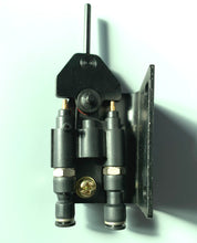 Load image into Gallery viewer, 0003108838/1079990405 truck seat Air level control valve/height adjustment for GRAMMER 90.3/90.5  1117060 133042